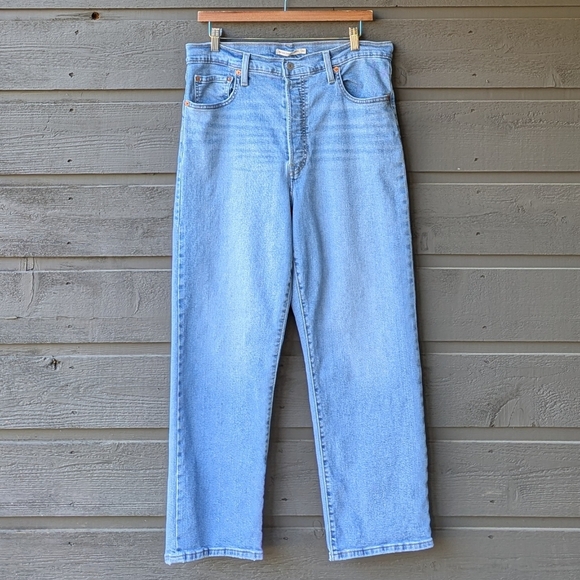 Levi's Ribcage Straight Ankle Jeans Size 32 Light Wash Button Fly Stretchy - Picture 1 of 9